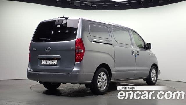 Grand Starex Van 3 locuri