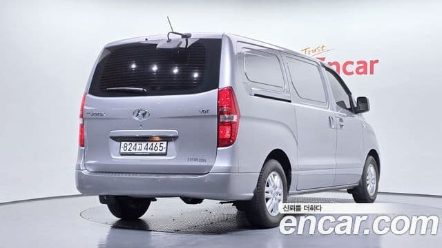 Grand Starex 3 locuri Van
