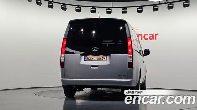 Staria Cargo 3 locuri