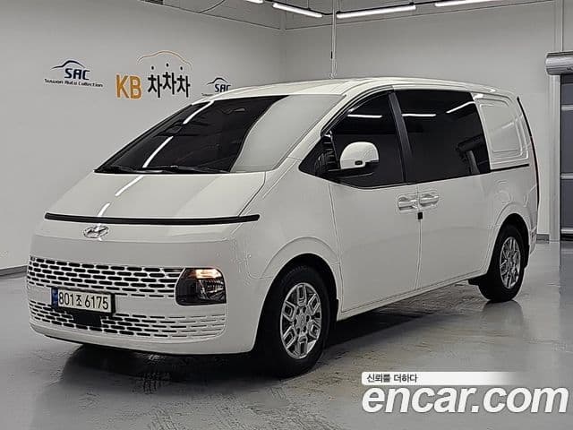 Staria Cargo 5 locuri