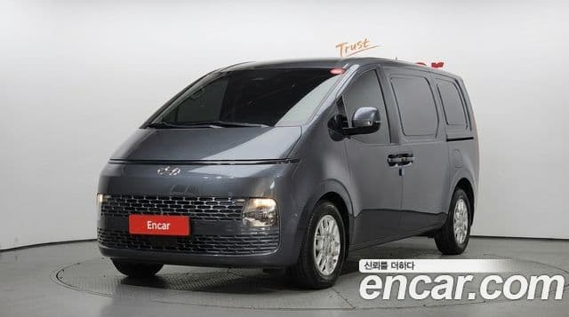 Staria Cargo 3 locuri