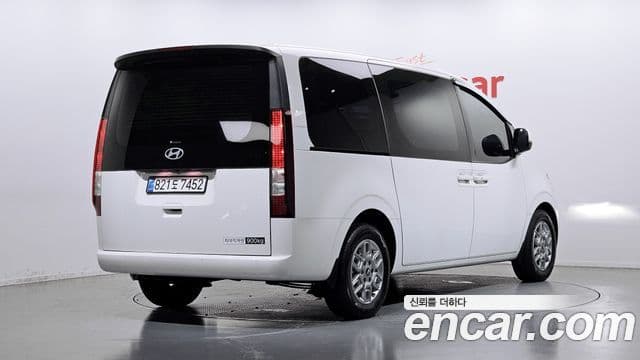 Staria L3.5 Cargo 3 locuri