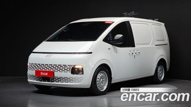 Staria Cargo 3 locuri