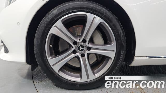 Clasa E E300 Avantgarde