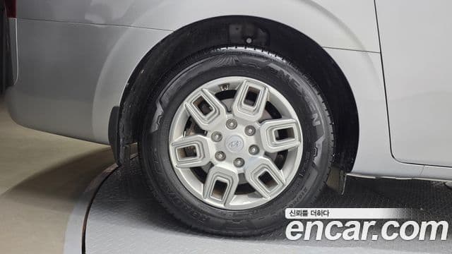Staria Tourer 11 locuri