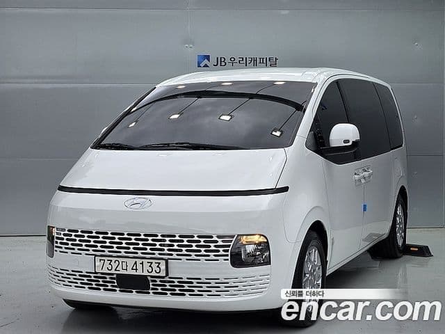 Staria Tourer 11 locuri
