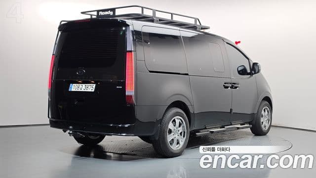 Staria 4WD Lounge 7 locuri
