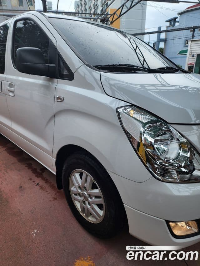 Grand Starex 5 locuri Van