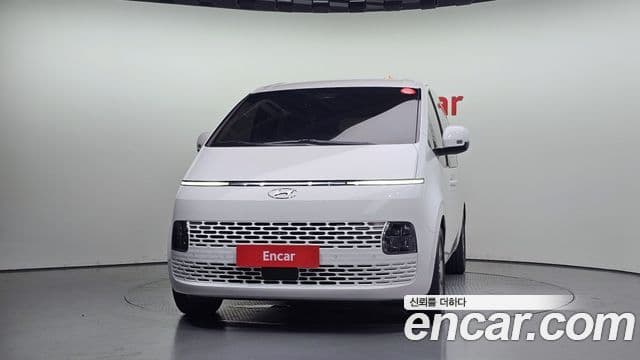 Staria Tourer 11 locuri