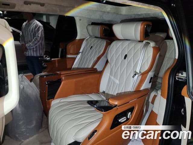 Carnival Benzină 9 locuri Hi-Limousine