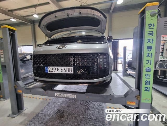 Staria 4WD Lounge 7 locuri