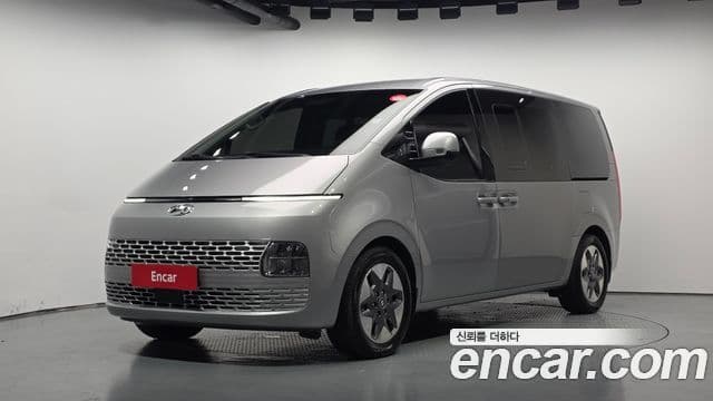 Staria Tourer 11 locuri