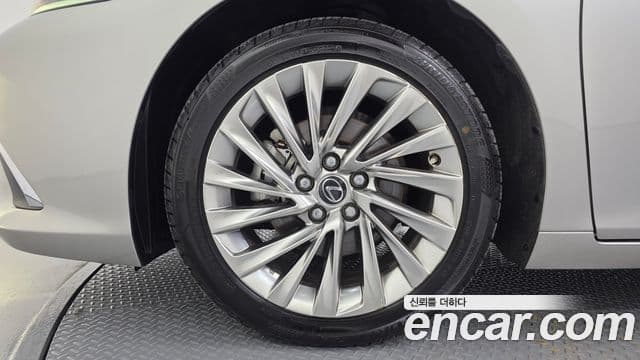 ES300h 7 Executive