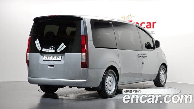 Staria Tourer 11 locuri