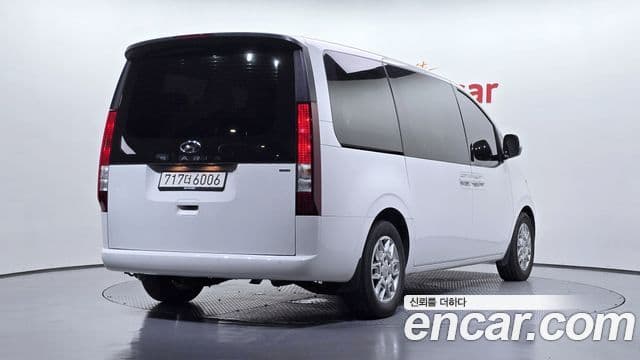 Staria 4WD Tourer 11 locuri