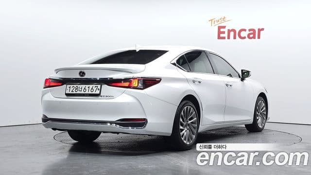 ES300h 7 Luxury Plus